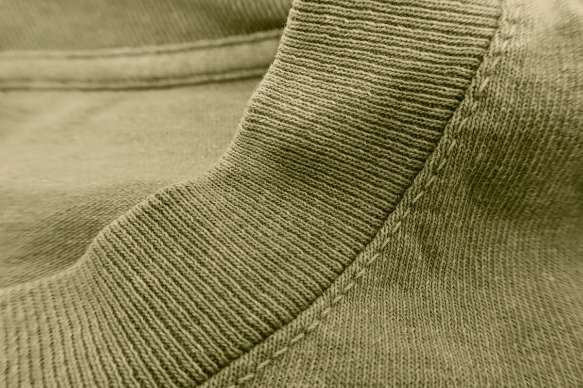 Ribbed collar and garment-dyed finish, close