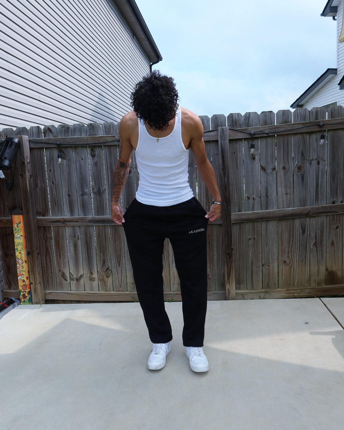 KAINOS sweatpant in black, worn