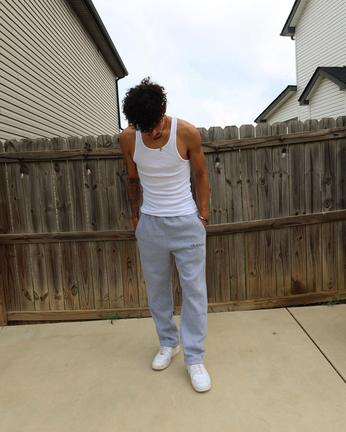 KAINOS sweatpant in oxford grey, worn